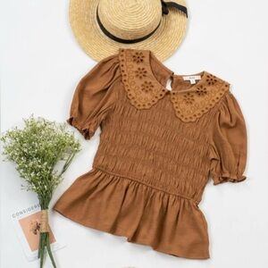 MINE. TAN EYELET CROCHET PeterPan Collar SMOCKED TOP Size Small